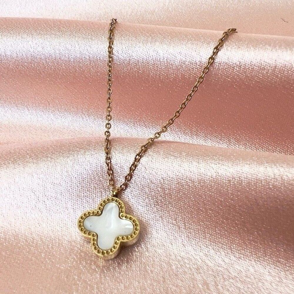 Vintage estate Clover Pendant Necklace Gold Tone Reversible